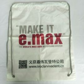 Синтетика двойного слоя сумок Дравстринг плеча веревочки изготовленная на заказ пластиковая материальная