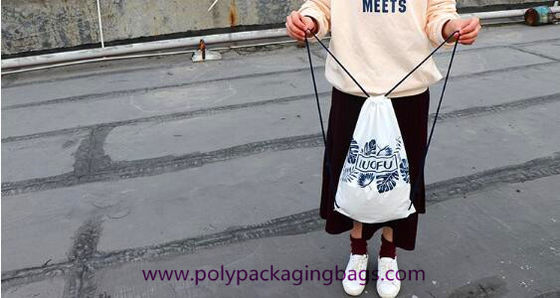 Замороженные сумки рюкзака Drawstring CPE 0.07mm для мешков Drawstring хранения подарка изготовленных на заказ печатая