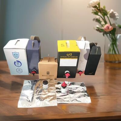 Текстурированный пакет-бокс из пластика с краном, подходящий для упаковки пищевых жидкостей