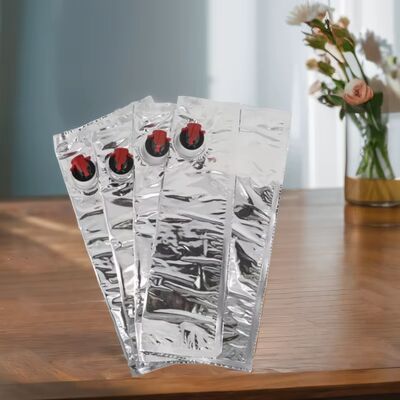 Текстурированный пакет-бокс из пластика с краном, подходящий для упаковки пищевых жидкостей